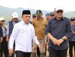 Gubernur Al Haris dan Wali Kota Alfin Restocking Ikan di Sungai Batang Merao, Dorong Kelestarian dan Ekonomi Warga