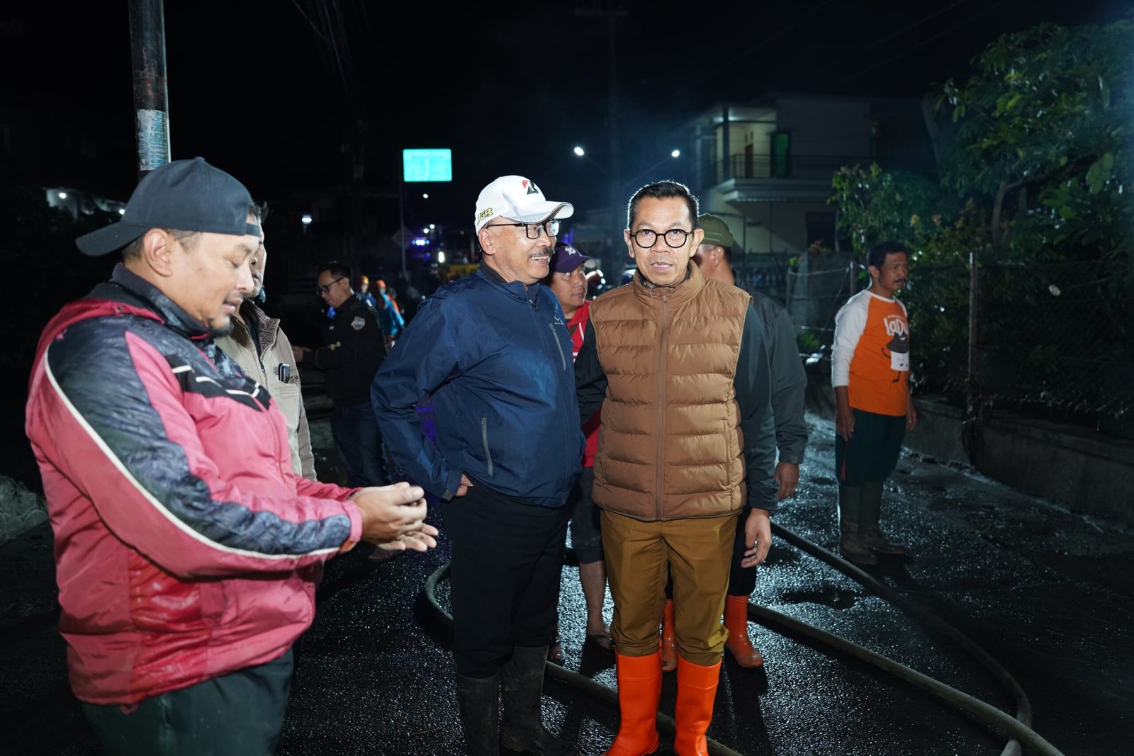 Wali Kota Nurochman Tinjau Banjir di Desa Punten, Pastikan Penanganan Darurat Berjalan Cepat