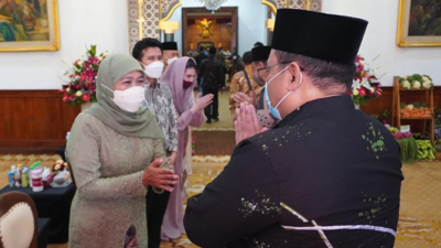Hangatnya Open House Lebaran di Grahadi, Khofifah Perkuat Silaturahmi dengan Warga dan Tokoh Jawa Timur