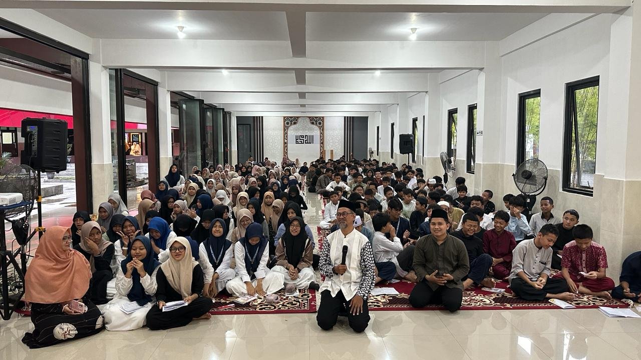Malam Cahaya Al-Qur’an di SMP Al Muslim: Menyemai Spirit Ramadan dan Cinta Al-Qur’an