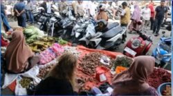 Pastikan Pasar Tertib, Wawako Azhar Hamzah Tinjau Langsung Pasar Tanjung Bajure