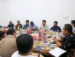 Wawako, Azhar Hamzah Pimpin Rapat Evaluasi Penertiban Pedagang Pasar Tanjung Bajure