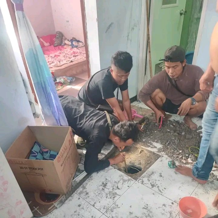 Dit Resnarkoba Polda Jateng Berhasil Bekuk Pengedar Narkotika, Pelaku membuang Barang Bukti Ke Dalam Septiktank.
