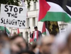 Demo “Lawan Larangan” Berujung Penangkapan Massal! 500+ Orang Diciduk Polisi London, Begini Kronologinya!!