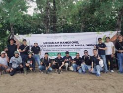 Grand Mercure Malang Mirama Pimpin Aksi Tanam Mangrove di Pantai Tamban pada Peringatan Hari Bumi 2026