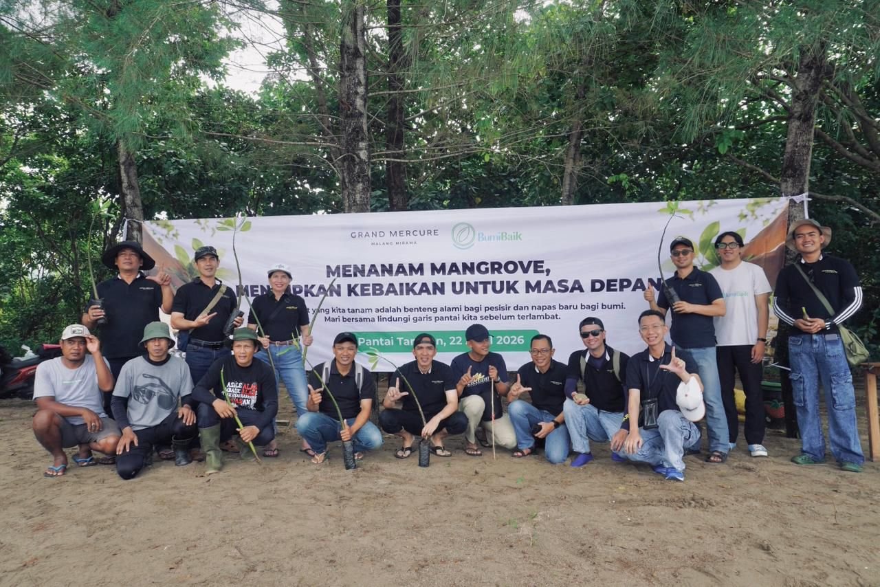 Grand Mercure Malang Mirama Pimpin Aksi Tanam Mangrove di Pantai Tamban pada Peringatan Hari Bumi 2026
