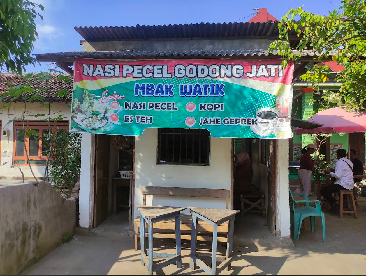 Di Tengah Harga Plastik Mahal, Nasi Pecel Daun Jati di Nganjuk Jadi Solusi Tradisional Ramah Lingkungan