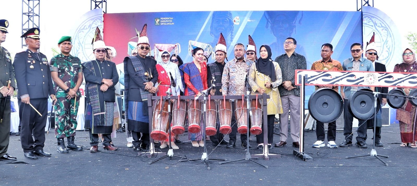 Pesta Rakyat Hari Jadi ke-193 Kabupaten Simalungun Meriah, Ribuan Warga Padati Kantor Bupati.