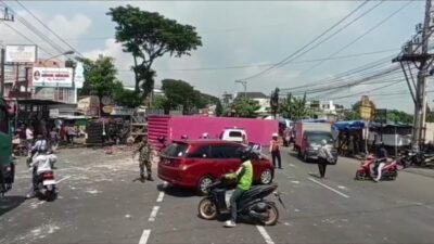 Kecelakaan Beruntun di Turunan Silayur Semarang, Truk Kontainer Diduga Rem Blong Tabrak Dua Kendaraan