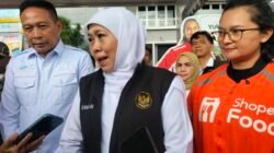 Peringati Hari Kartini, Gubernur Khofifah Bagikan Voucher BBM dan Sembako Gratis untuk Ojol Perempuan di Malang