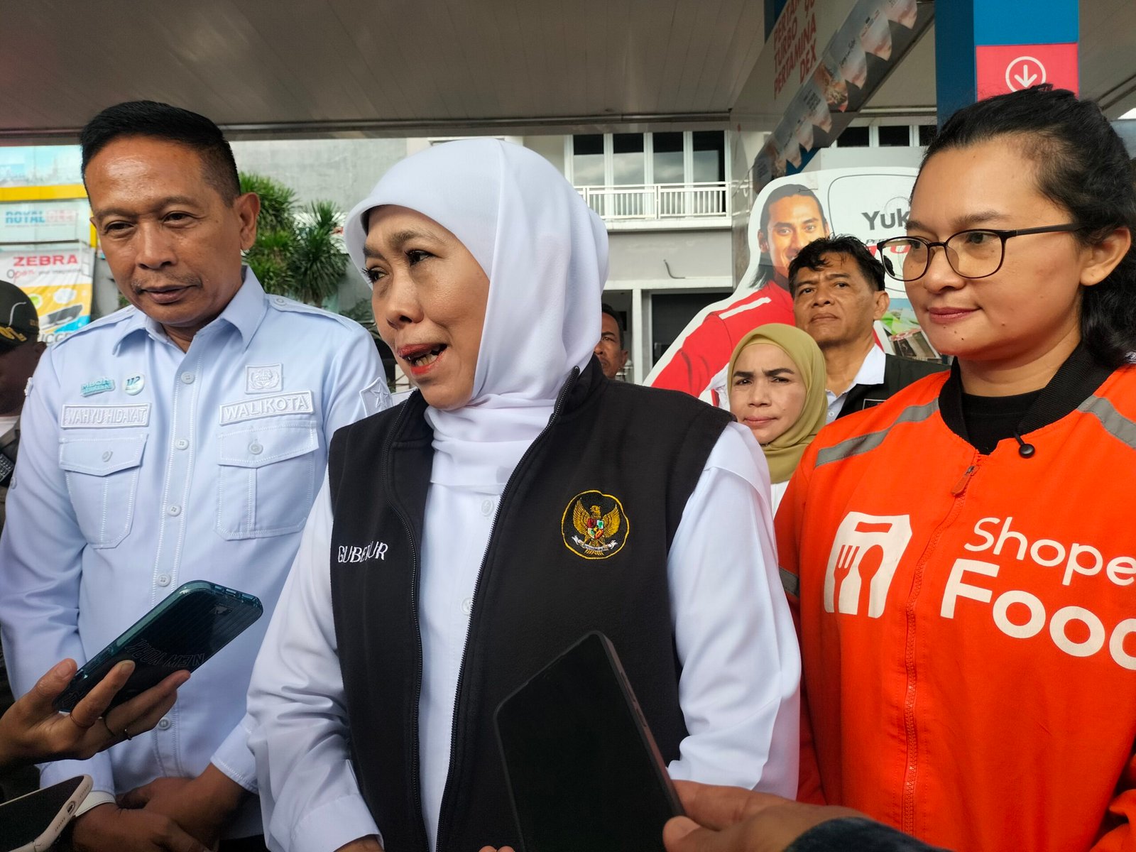 Peringati Hari Kartini, Gubernur Khofifah Bagikan Voucher BBM dan Sembako Gratis untuk Ojol Perempuan di Malang