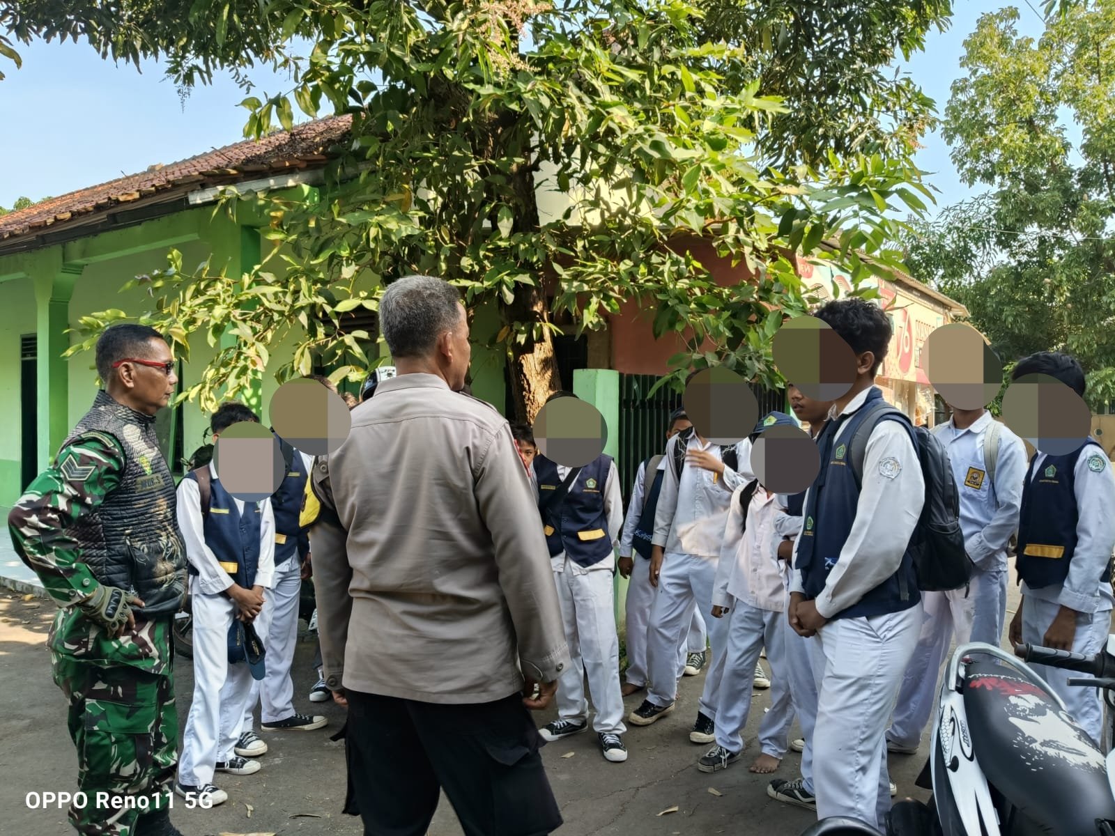 Babinsa Kalijaga Bersama Bhinmas Laksanakan Patroli Cegah Kenakalan Pelajar