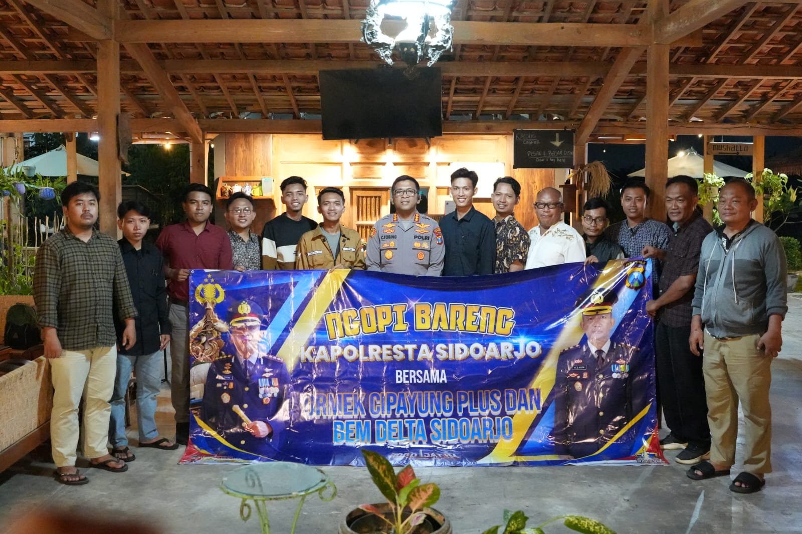 Komitmen Jaga Kondusifitas Kamtibmas, Kapolresta Sidoarjo Ngopi Bareng Mahasiswa