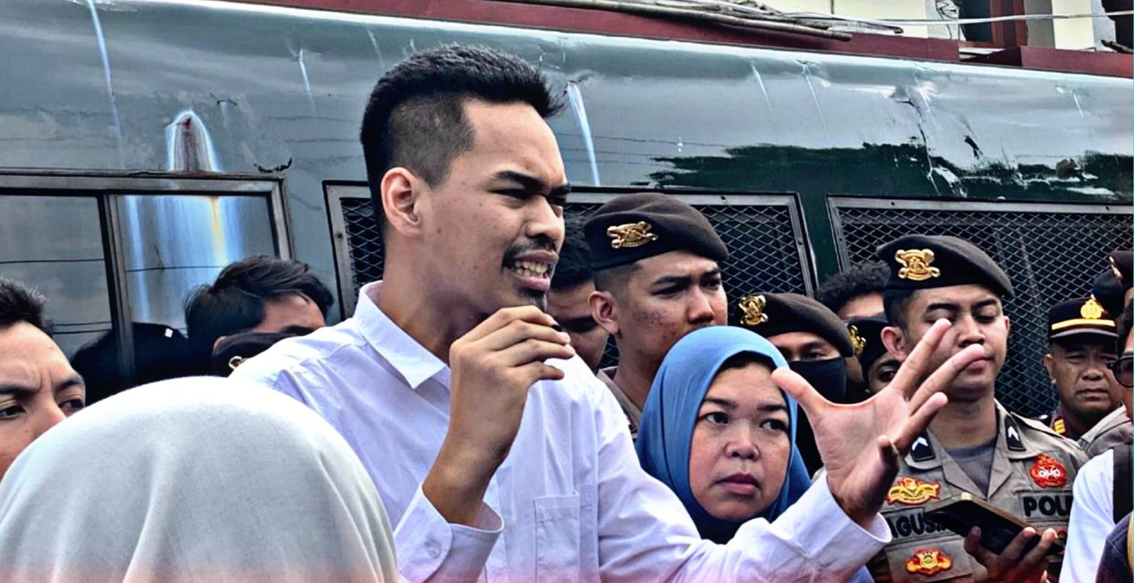 Sudah Seharusnya Bebas Hari Ini, Tiga Terdakwa Demo Magelang Malah Diperpanjang Ditahan hingga Juni