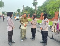 Polwan Polresta Sidoarjo Berikan Pelayanan Humanis di Car Free Day Alun-alun Sidoarjo