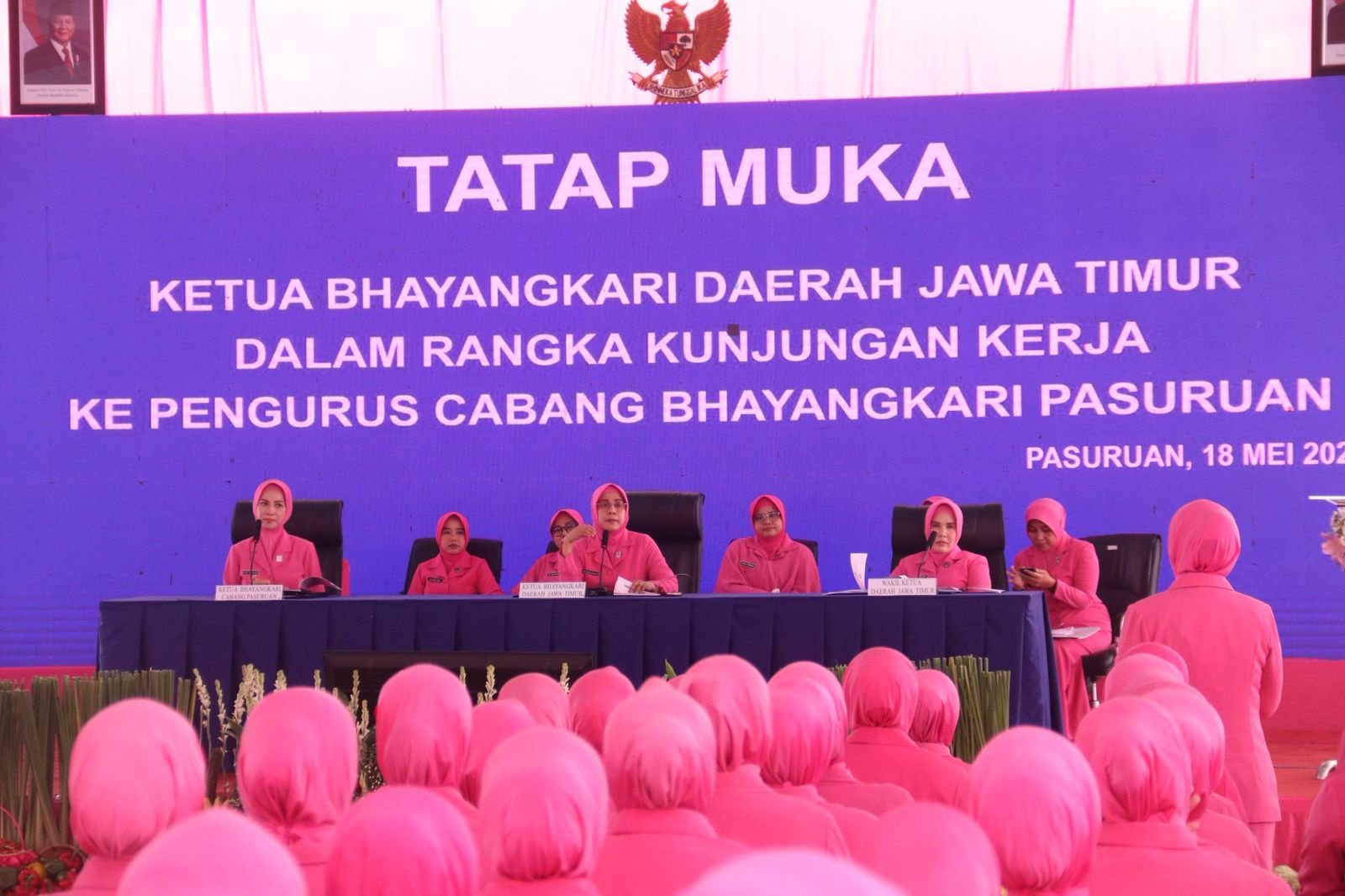 Ketua Bhayangkari Jatim Tinjau UMKM dan Serahkan Tali Asih di Polres Pasuruan