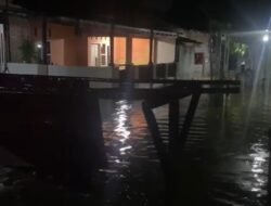 Hujan Deras Selama 2 jam Menyebabkan Banjir Merendam Rumah Warga