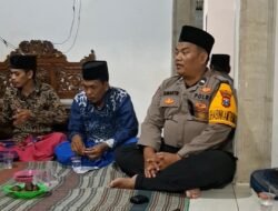 MAS BHABIN PERKUAT KAMTIBMAS MELALUI TAHLIL MALAM JUMAT, WARGA DIAJAK WASPADA NARKOBA DAN CURANMOR