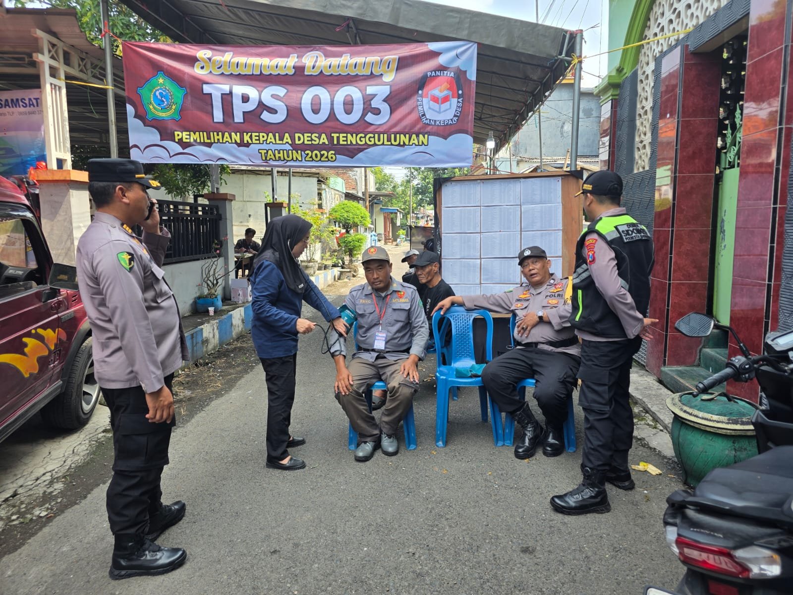 Dokkes Polresta Sidoarjo Gelar Patroli Bakti Kesehatan di TPS Pilkades Serentak 2026