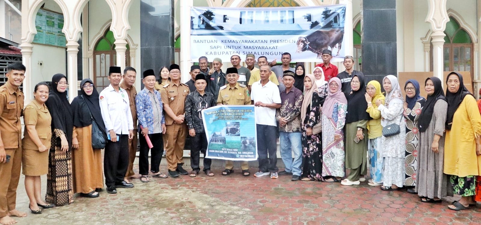 Presiden Prabowo Salurkan Sapi Kurban 831 Kilogram untuk Warga Simalungun, Bupati Anton Serahkan Langsung di Masjid Al-Aksho