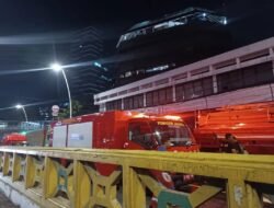 Ruko di Tanah Abang Terbakar, 12 Unit Mobil Damkar Dikerahkan ke Lokasi