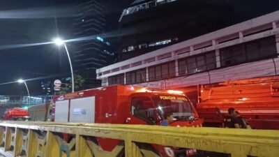 Ruko di Tanah Abang Terbakar, 12 Unit Mobil Damkar Dikerahkan ke Lokasi
