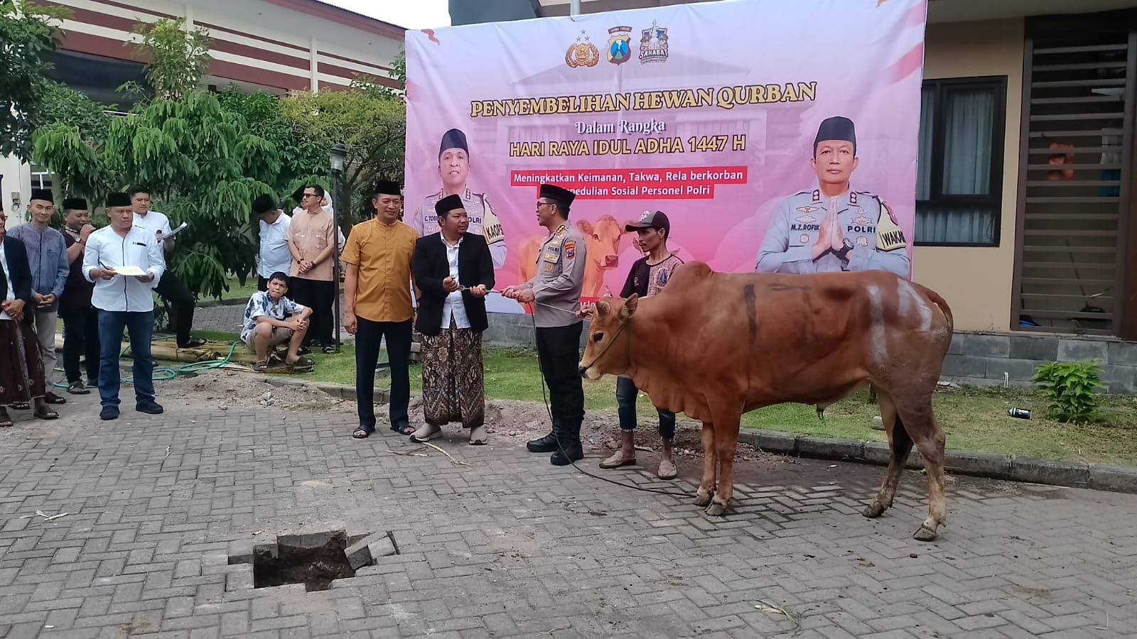 Idul Adha 2026, Polresta Sidoarjo Salurkan 100 Hewan Kurban