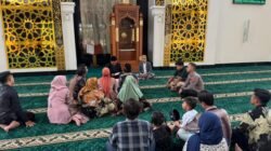 Prosesi akad nikah tahanan Polresta Sidoarjo berlangsung khidmat di Masjid Al Ikhlas dengan pendampingan petugas dan keluarga.