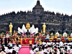 Detik-Detik Waisak 2570 BE di Borobudur Belangsung Khidmat, Bhante Wongsin : Tidak Melakukan Kejahatan, Melakukan Kebajikan dan Mensucikan Hati