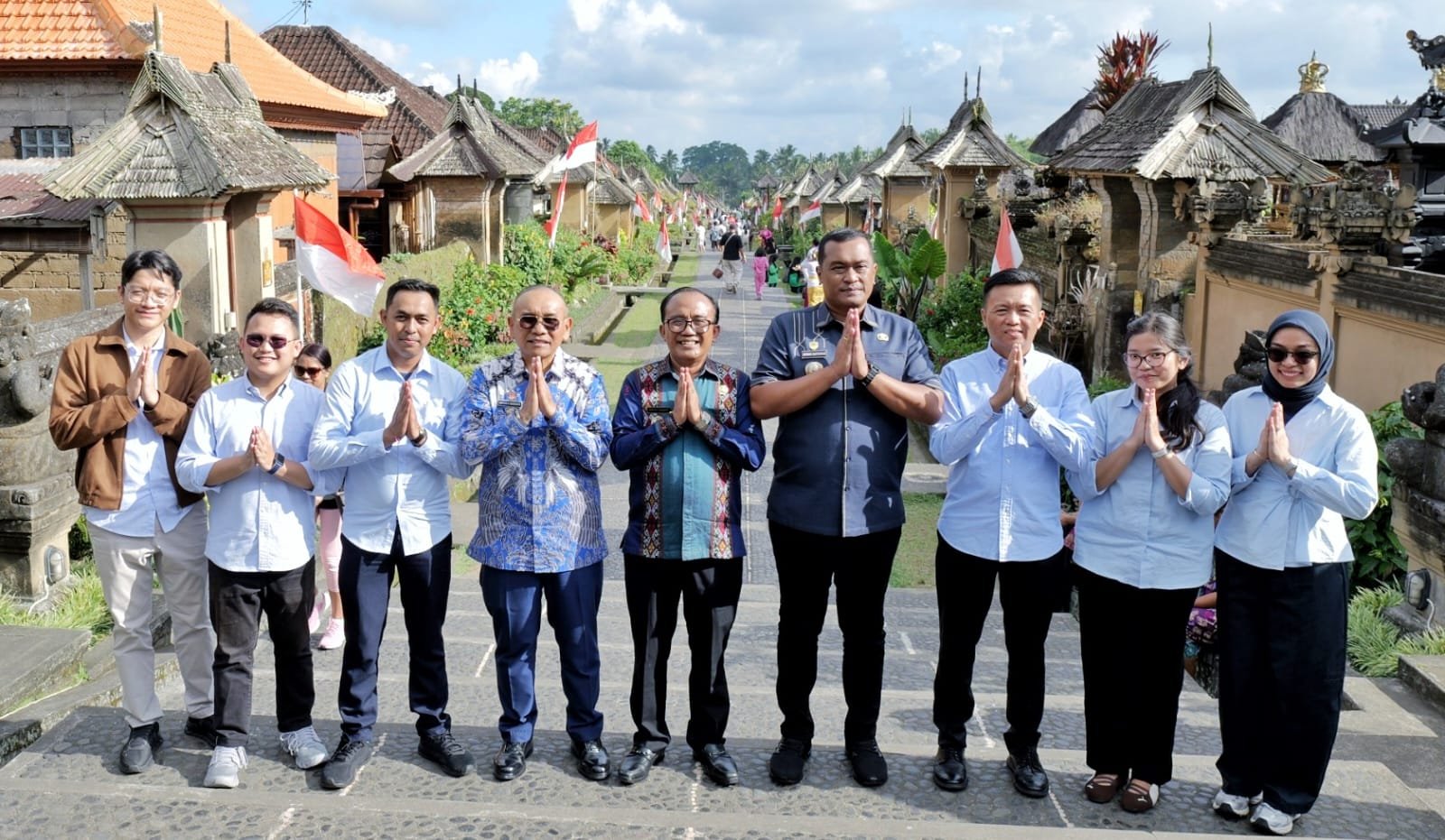 Belajar dari Bali, Bupati Simalungun Siapkan Danau Toba Jadi Destinasi Wisata Kelas Dunia Berbasis Budaya dan Kesejahteraan Rakyat