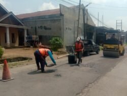 Perbaiki Jalan Rusak di Tajinan, Dinas PU Bina Marga Malang Siagakan 7 UPT