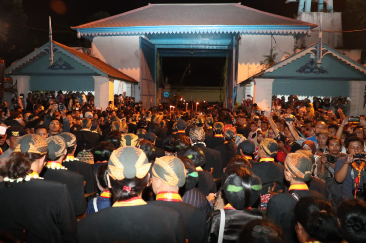 5 Tempat yang Paling Banyak Dikunjungi Saat Malam 1 Suro, Dari Pantai Selatan hingga Gunung Keramat
