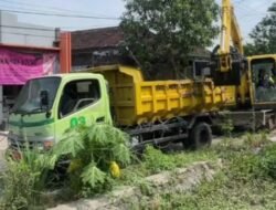 Dari Lumpur Menjadi Lancar, DPUBMSDA Sidoarjo Rawat Nadi Kehidupan di Sungai Kedungrawan