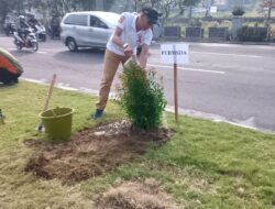 Kadis DPUBMSDA Sidoarjo Dukung Gerakan Tanam Sejuta Pohon Pucuk Merah pada Peringatan Hari Lingkungan Hidup Sedunia