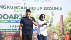 Bupati dan Wakil Bupati Sidoarjo Kompak Tanam Pohon Pucuk Merah 