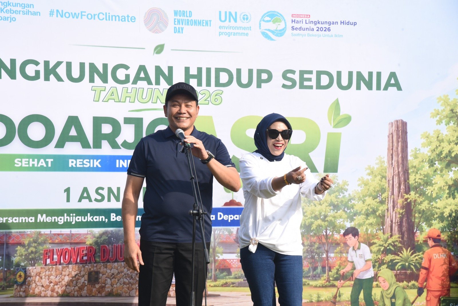 Bupati dan Wakil Bupati Sidoarjo Kompak Tanam Pohon Pucuk Merah 