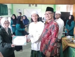Fakultas Tarbiyah IAI Al Khoziny Buduran Peringati 1 Muharram 1448 H dan HUT ke-33, Berikan Penghargaan Mahasiswa Berprestasi
