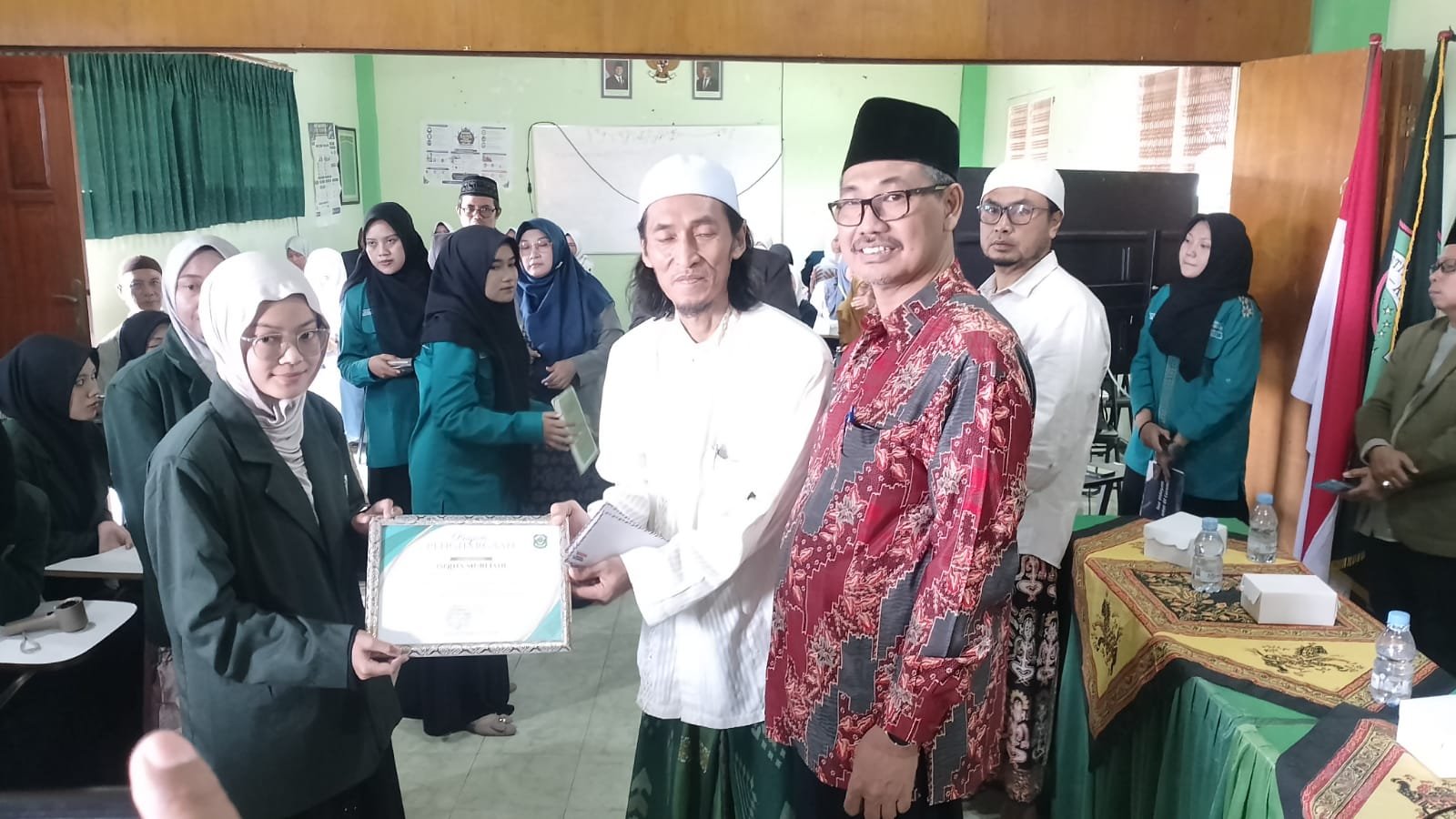 Fakultas Tarbiyah IAI Al Khoziny Buduran Peringati 1 Muharram 1448 H dan HUT ke-33, Berikan Penghargaan Mahasiswa Berprestasi
