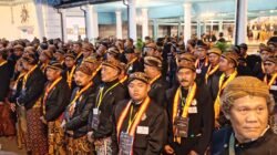 Kirab Malam 1 Suro Keraton Surakarta Tetap Khidmat, KRA Dwitito Cahyono SH., MM. Dapat Kehormatan Membopong Pusaka
