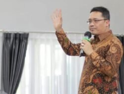Gratis !!!! Bupati Grengseng Mencanangkan Seragam Osis Dan Pramuka SD Dan SMP Negeri Di Kabupaten Magelang.