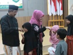Peringati Hari Asyura, Bupati Anwar Sadat dan Hj. Fadhilah Sadat Santuni Anak Yatim