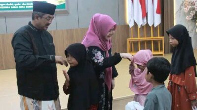 Peringati Hari Asyura, Bupati Anwar Sadat dan Hj. Fadhilah Sadat Santuni Anak Yatim