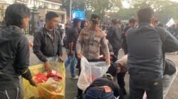 Rutam Nuwus Aksi Damai BEM Malang Raya Berjalan Lancar, Polisi dan Mahasiswa Bersih-Bersih Usai Orasi