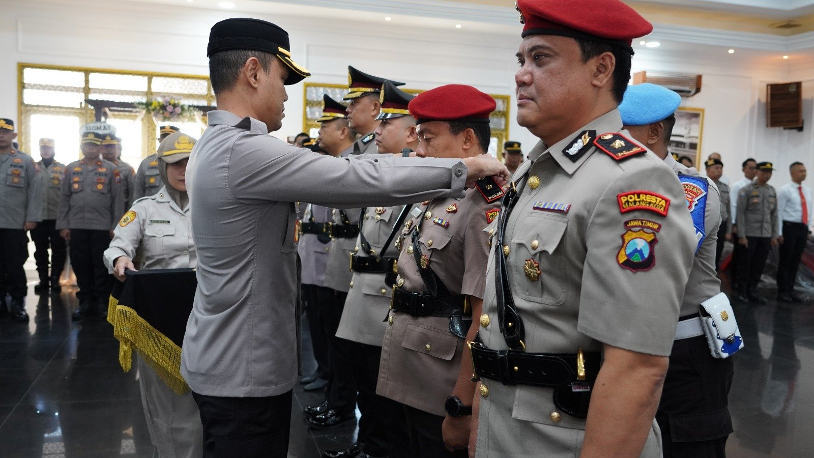 Suasana Kekeluargaan Warnai Serah Terima Jabatan Tiga Pejabat Polresta Malang Kota