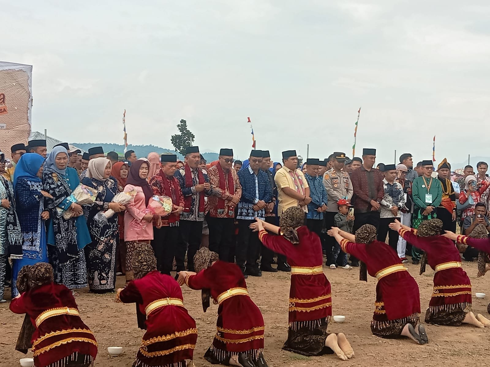 Gubernur Al Haris Bersama Bupati Kerinci Monadi, Hadiri Acara Kenduri Sko Lima Desa Tanjung Pauh Mudik