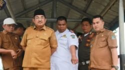 Respons Cepat Keluhan Warga, Bupati Tanjab Barat Tinjau Dermaga Apung Ambruk di Tanjung Senjulang