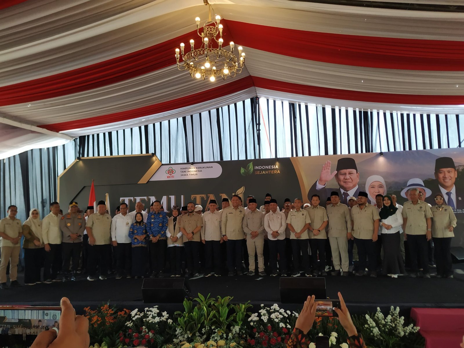 Pelantikan HKTI Jatim Digelar di Tengah Sawah, Wamentan: Petani Harus Sejahtera