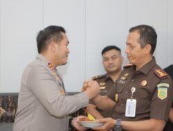 Kapolres LamonganPerkuat Sinergi dengan Kajari Lamongan, Wujudkan Penegakan Hukum yang Efektif