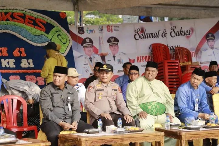 Sekda Hermansyah Lepas Pawai Budaya dan Pembangunan, Semarak HUT ke-81 RI dan Hari Jadi ke-61 Tanjab Barat