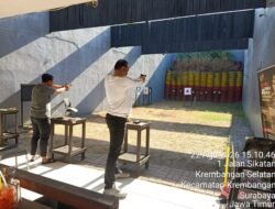 Asah Kecepatan dan Konsentrasi, Kasat Narkoba Polres Tanjung Perak Rutin Latihan Menembak di Lapangan Arjuna